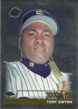 2000 Topps Chrome #240 Tony Gwynn Front