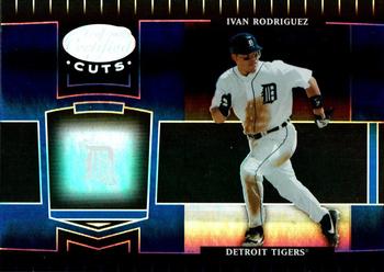 2004 Leaf Certified Cuts - Marble Blue #75 Ivan Rodriguez Front