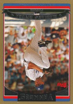 2006 Topps - Gold #110 Mariano Rivera Front