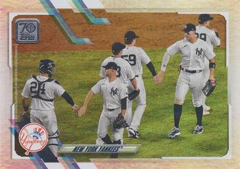 2021 Topps - Rainbow Foil #39 New York Yankees Front