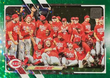 2021 Topps - Green #587 Cincinnati Reds Front