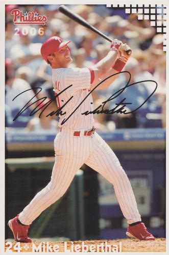 2006 Philadelphia Phillies Photo Cards - Black Facsimile Autographs #NNO Mike Lieberthal Front