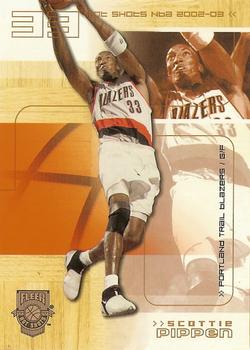 2002-03 Fleer Hot Shots - Hot Hands #85 Scottie Pippen Front