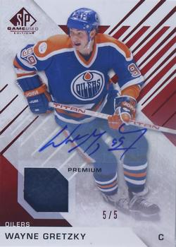 2016-17 SP Game Used - Red Autograph Material Spectrum Premium #100 Wayne Gretzky Front