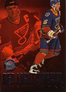 1995-96 Ultra - Red Light Special Gold Medallion #3 Brett Hull Front