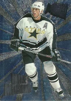 1995-96 Metal - Heavy Metal #10 Mike Modano Front