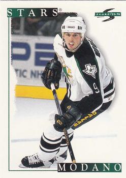 1995-96 Score #120 Mike Modano Front