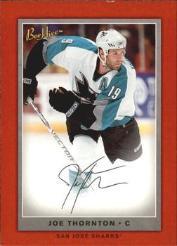 2006-07 Upper Deck Beehive - Red Facsimile Signatures #15 Joe Thornton Front