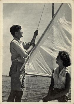 1964 Topps John F. Kennedy #59 Sen. & Mrs. Kennedy Sailing At Hyannis Port Front