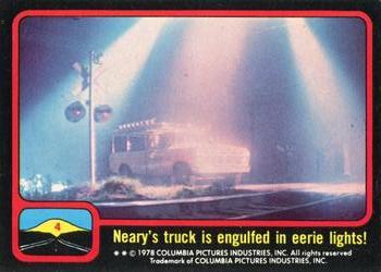 1978 Topps Close Encounters of the Third Kind #4 Neary's truck is engulfed in eerie lights! Front