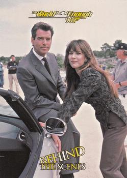 1999 Inkworks James Bond The World Is Not Enough #75 Relationship Explored Front