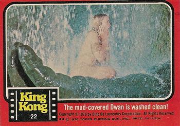 1976 Topps King Kong #22 The mud-covered Dwan is washed clean! Front