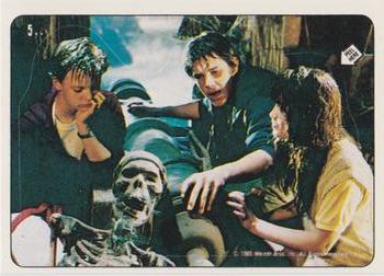 1985 Topps The Goonies - Stickers #5 Looking at Skull Front