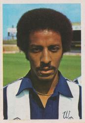 1981-82 FKS Publishers Soccer 82 #324 Brendon Batson Front