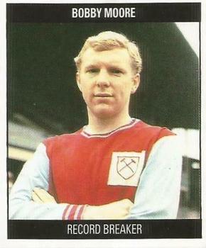 1990-91 Orbis Football Collection #RB46 Bobby Moore Front