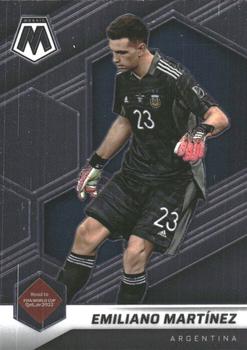 2021-22 Panini Mosaic Road to FIFA World Cup #11 Emiliano Martinez Front