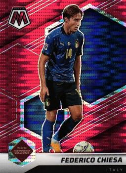 2021-22 Panini Mosaic Road to FIFA World Cup - Red Pulsar #32 Federico Chiesa Front