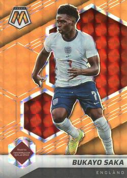 2021-22 Panini Mosaic Road to FIFA World Cup - Mosaic Orange Fluorescent #40 Bukayo Saka Front